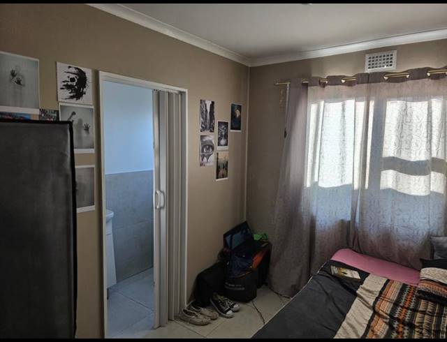 5 BEDROOM HOUSE FOR SALE IN MANDELA PARK